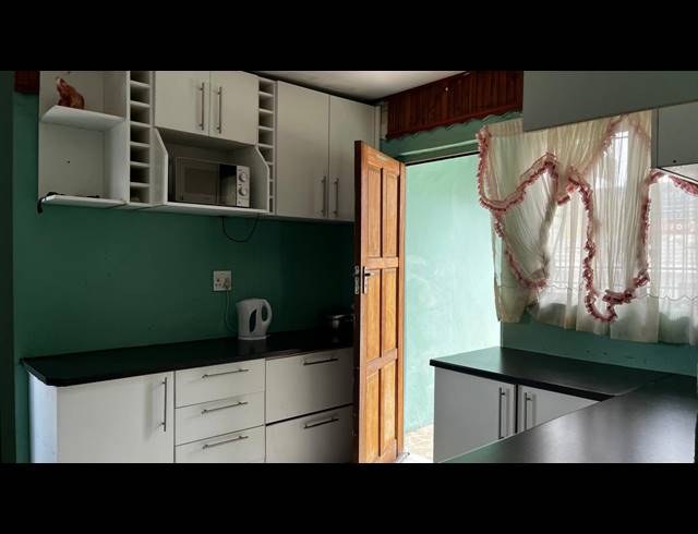 5 BEDROOM HOUSE FOR SALE IN UMLAZI BB